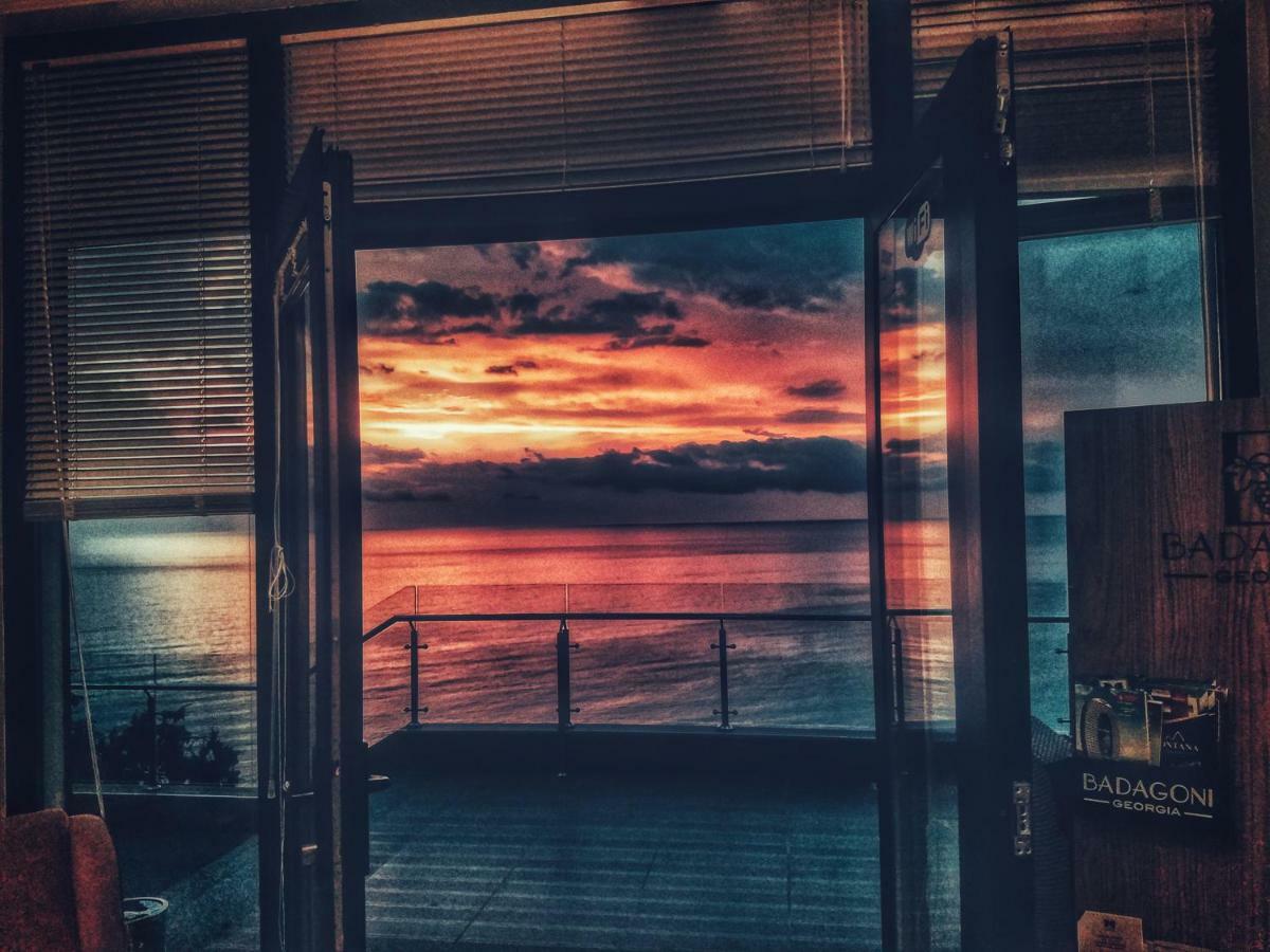 Hotel Montana Kvariati Exteriör bild